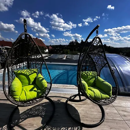 Schlossblick - 4 Sterne Sauna Pool Whirlpool Exklusiv Apartman *