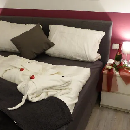 Schlossblick - 4 Sterne Sauna Pool Whirlpool Exklusiv Lägenhet *