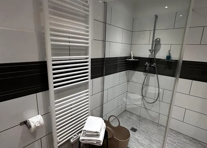 Apartmán Schlossblick - 4 Sterne Sauna Pool Whirlpool Exklusiv *