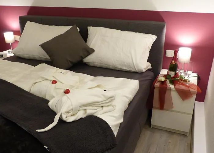 Schlossblick - 4 Sterne Sauna Pool Whirlpool Exklusiv Apartmán *